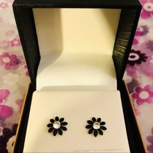šBUY 1 GET 1 FREEš Black & Silver Flower Stud Earrings